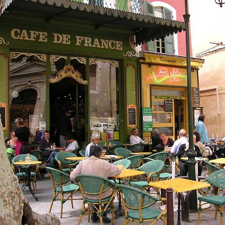 Studio De Charme Avec Sa Terrasse En Plein Coeur De Ville LʼIsle-sur-la-Sorgue Εξωτερικό φωτογραφία