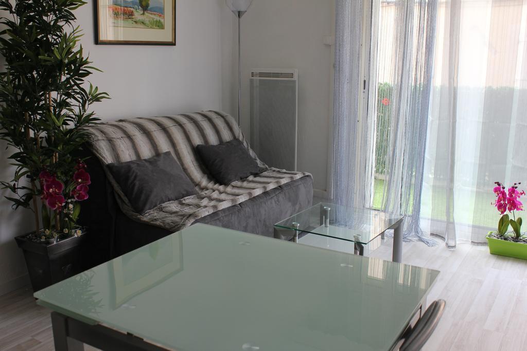 Studio De Charme Avec Sa Terrasse En Plein Coeur De Ville LʼIsle-sur-la-Sorgue Εξωτερικό φωτογραφία