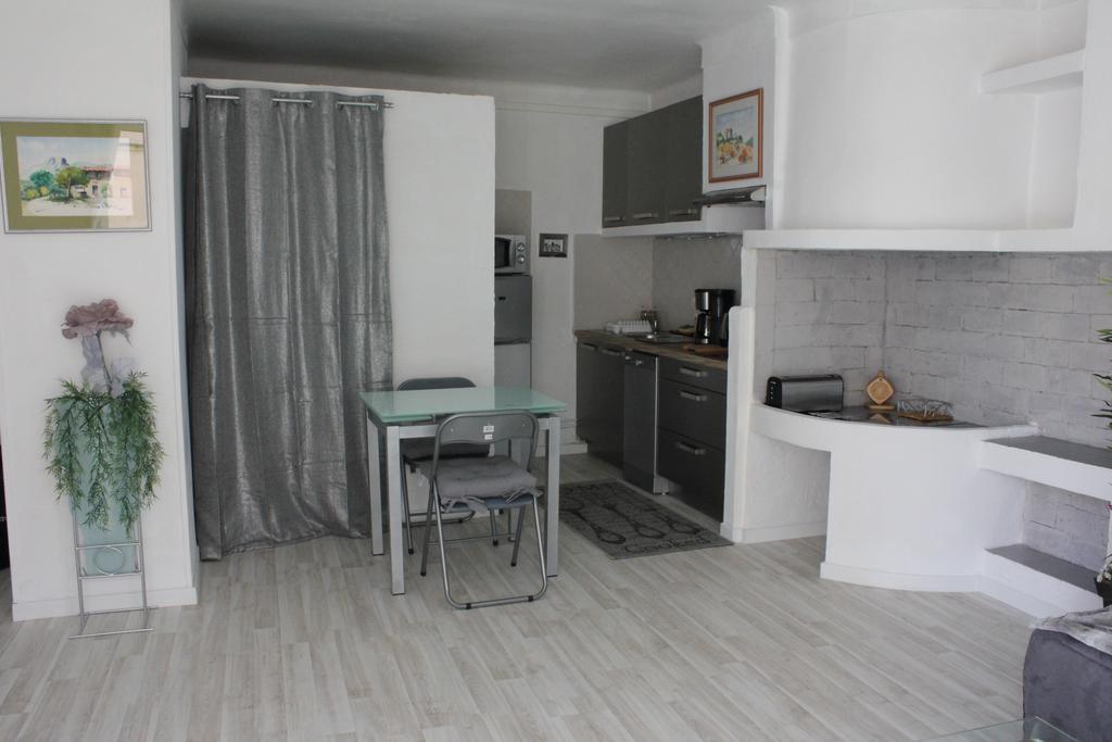 Studio De Charme Avec Sa Terrasse En Plein Coeur De Ville LʼIsle-sur-la-Sorgue Εξωτερικό φωτογραφία