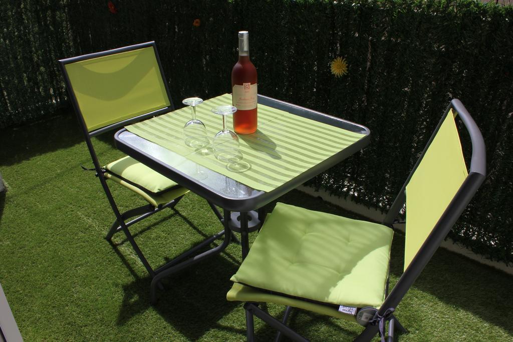 Studio De Charme Avec Sa Terrasse En Plein Coeur De Ville LʼIsle-sur-la-Sorgue Εξωτερικό φωτογραφία